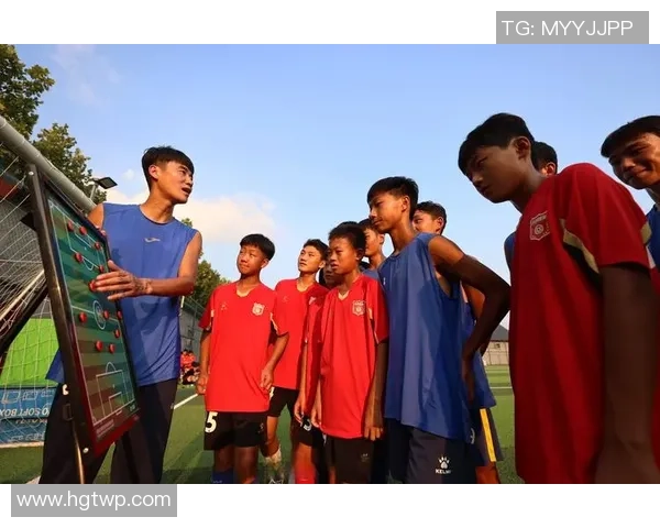 买足球的故事：从梦想起航到绿茵场上的拼搏与友情