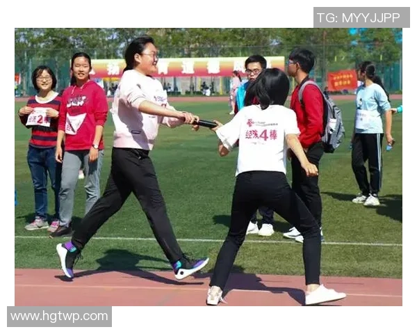 从绿茵场到职场新天地踢足球转行后的奋斗与成长